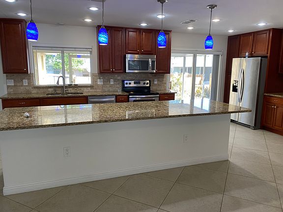 4th image of 8805 Pohoy Ave