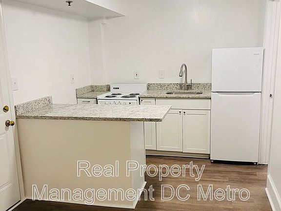 3rd image of 815 Maryland Ave NE Unit 3