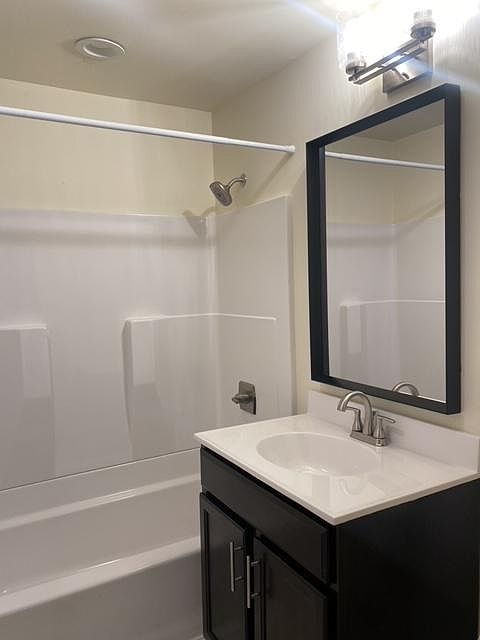 1st image of 902 Broad St APT 6