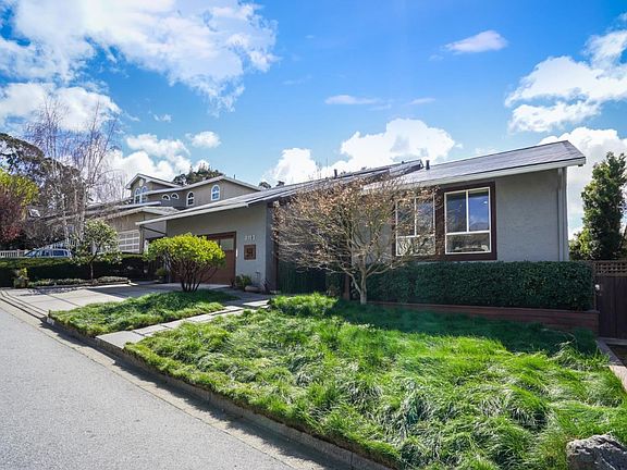 4th image of 3153 La Mesa Dr