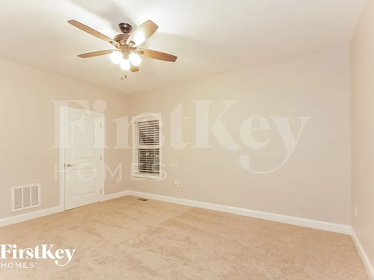 409 Lakeridge Dr — Photo 8