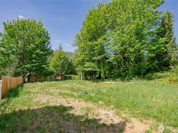 7945 Santa Fe Trail, Maple Falls, WA 98266
