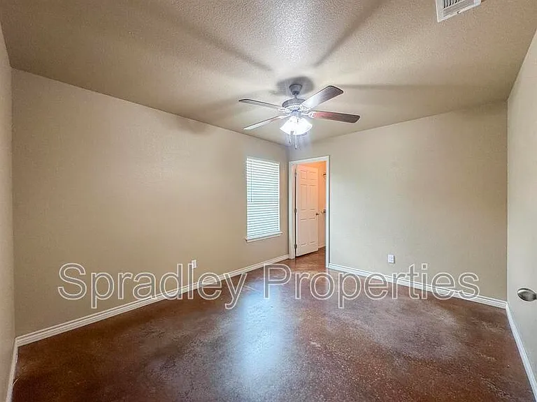642 Laila Ln — Photo 7
