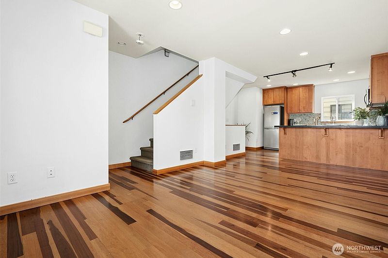 4th image of 4331 9th Avenue NE #C