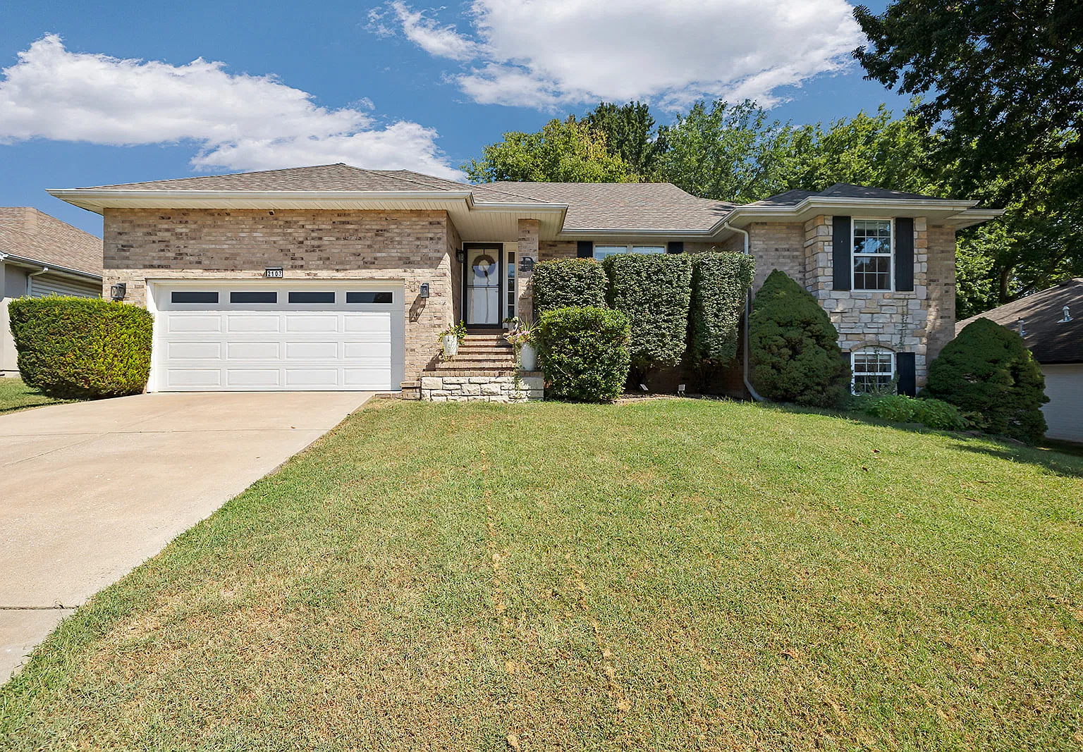 2103 W Sexton Drive — Photo 1