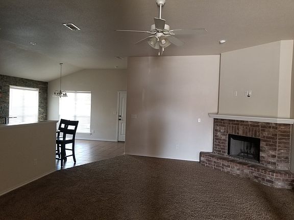 4th image of 9106 Holiday Dr