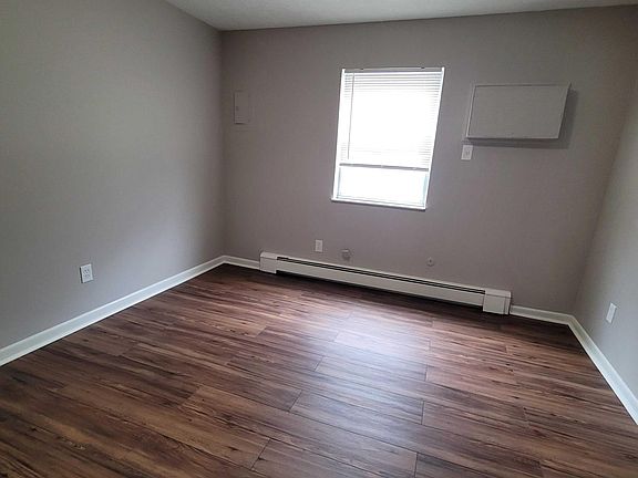 3rd image of 25 Oakdale Ave #1