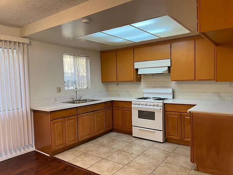 1410 Stevens Ave #2 — Photo 6