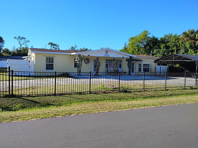 23025 Harper Ave — Photo 1