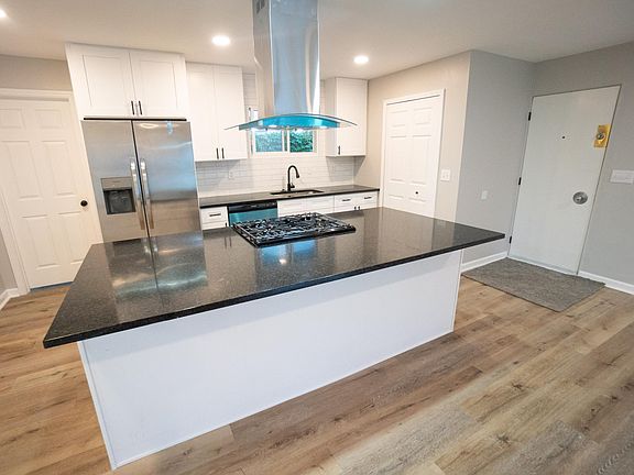 5th image of 10261 Saratoga Ave