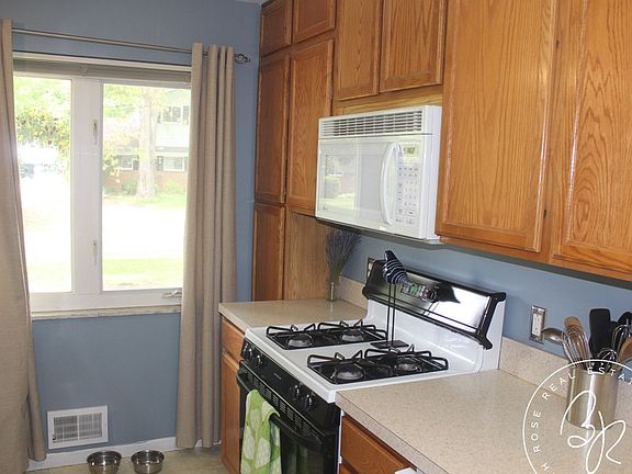 3rd image of 5026 Chestnut Dr