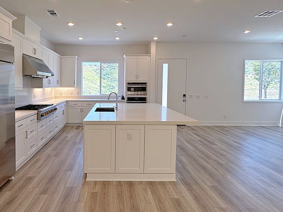 3rd image of 27128 Skyland Way