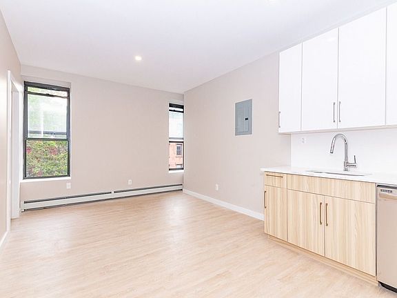 3rd image of 654 Putnam Ave #4CFFX