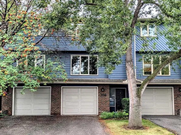 256 Point McKay Ter NW, Calgary, AB T3B 4V6