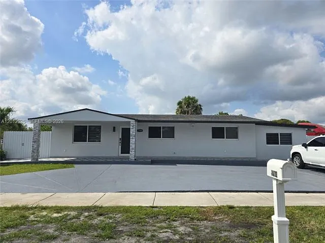 11984 SW 195th St — Photo 1