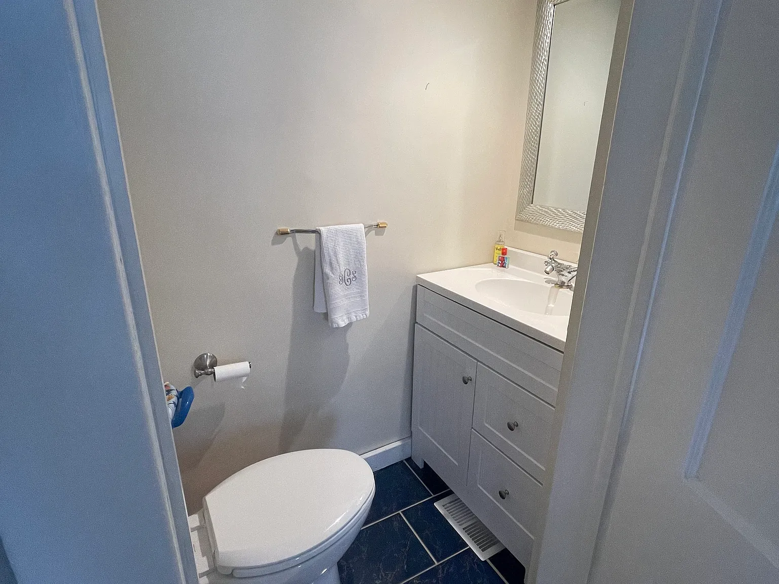 3 bed, 1.5 bath, 1428 sqft, $3,200 — Photo 4