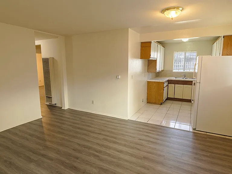 1326 W 29th St #1 — Photo 9