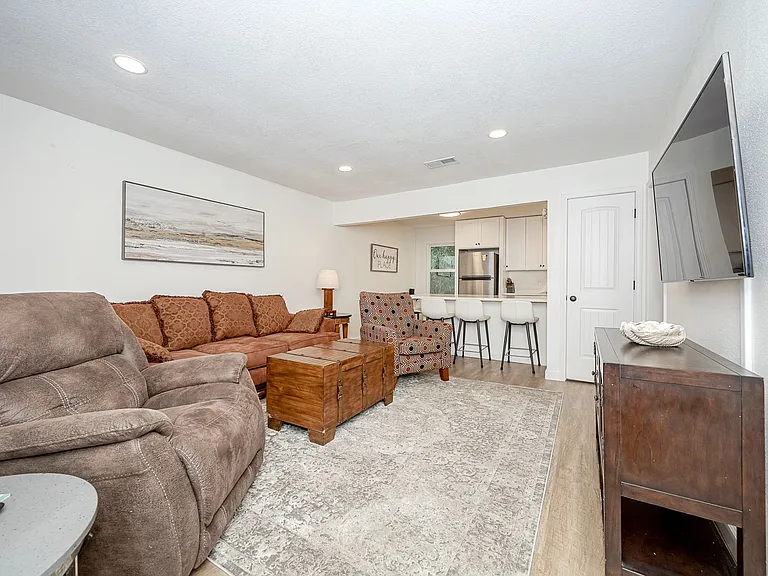 114 Ethel Cir #8 — Photo 6