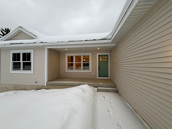 2nd image of 1300 Sydney St