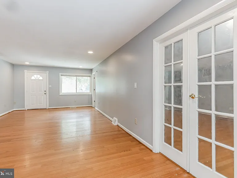 13905 Parkland Dr — Photo 8