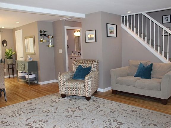 5th image of 25 Fairlawn St