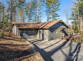 160 Hickory Hill Dr, Spruce Pine, NC 28777