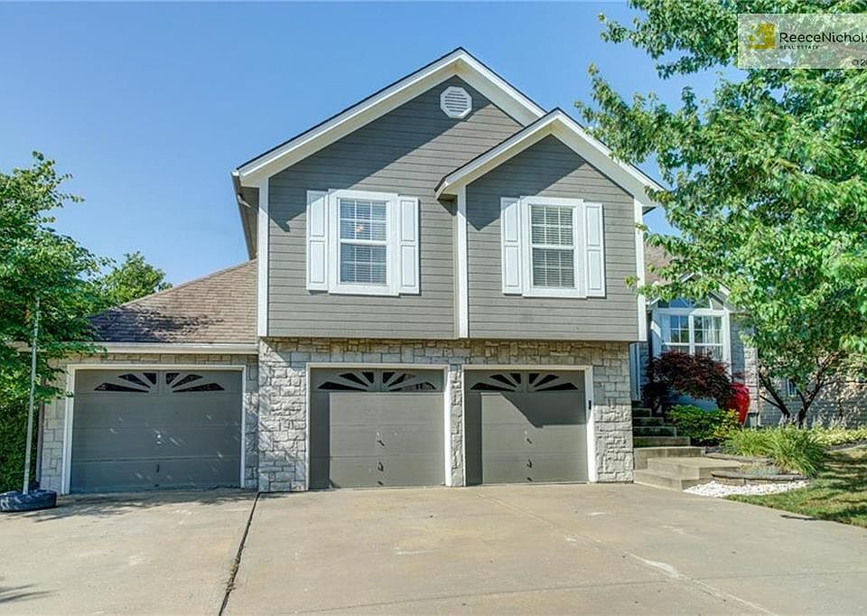 AMAZING ATRIUM WITH 3-CAR GARAGE