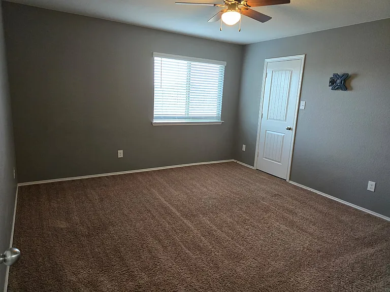 5561 Othello Dr — Photo 47