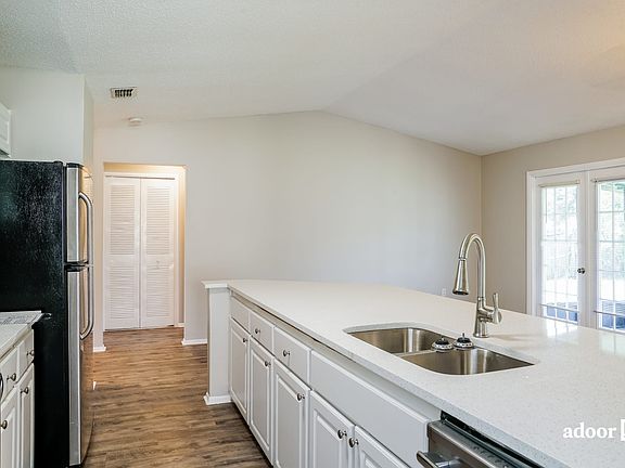 2nd image of 1425 Periwinkle Ct
