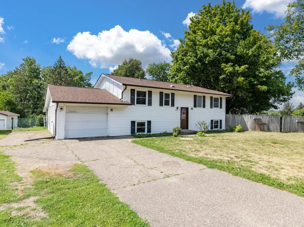 8026 Hynes Ave S, Cottage Grove, MN 55016