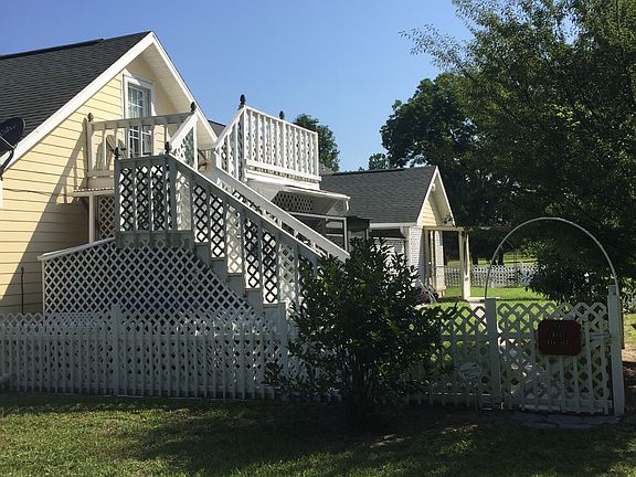 Deck to upstairs bedroom