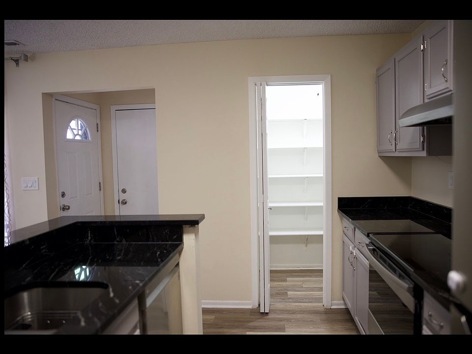 1st image of 4 Citadel Dr APT 4