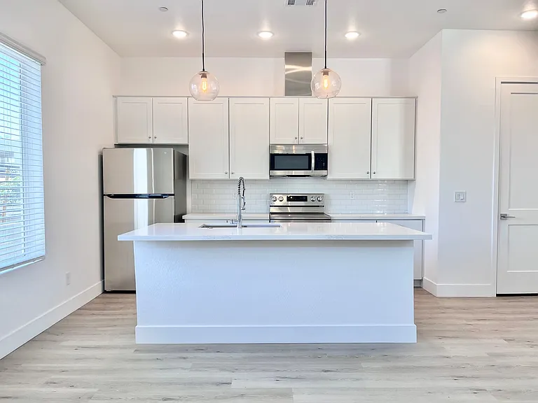 1247 E Colter St #11 — Photo 19