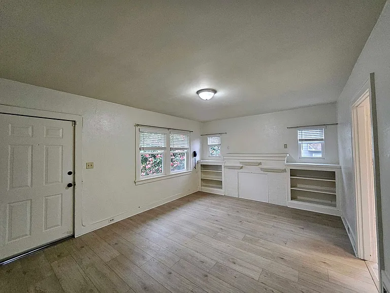 11380 Greenburg Apartments — Photo 16