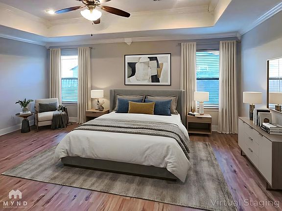 4th image of 102 NE Larkspur Ln