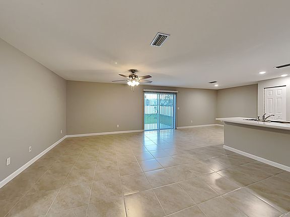4th image of 1911 SE Aires Ln