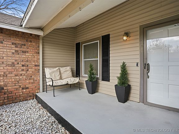 3rd image of 3009 S Ash Ave