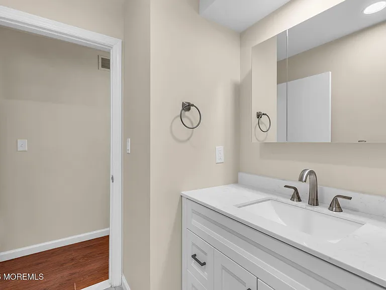 404 9th Ave #UPPER — Photo 24