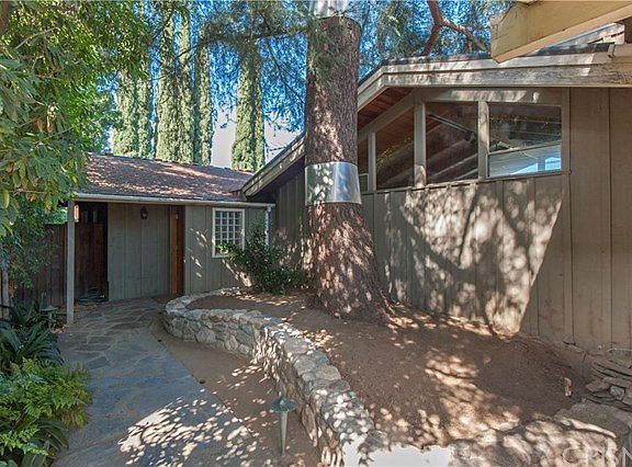 3rd image of 4803 Aqueduct Ave