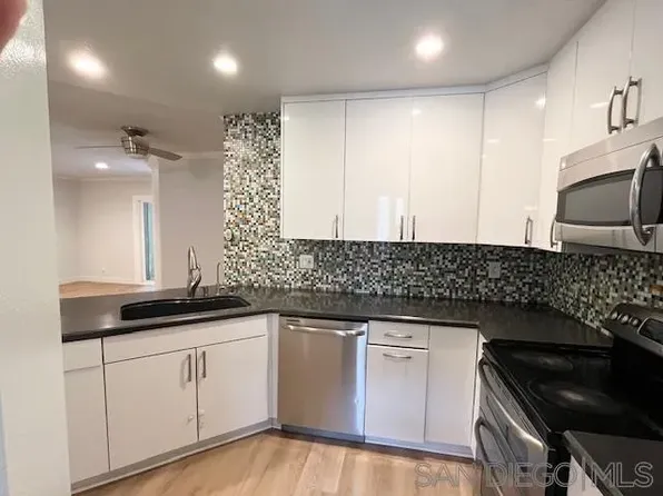 7565 Charmant Dr Unit 411, San Diego, CA 92122