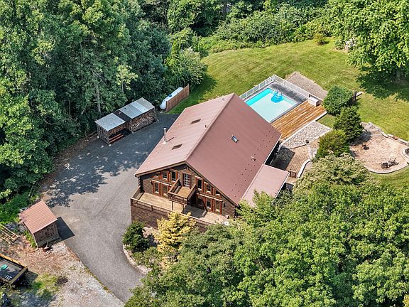3rd image of 83 S Mountain Rd