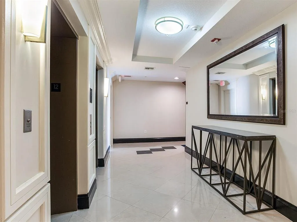 3 bed, 3.5 bath, 3287 sqft, $10,800 — Photo 4
