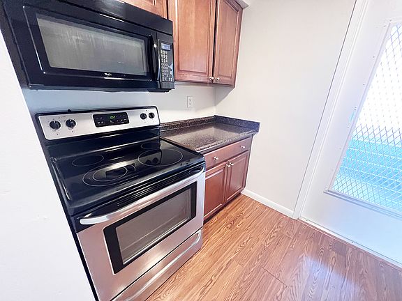 5th image of 1725 NE 7th St APT 6