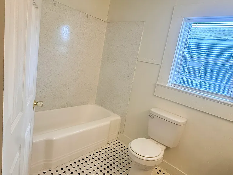 2116 Creole St — Photo 23