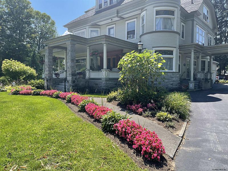 2nd image of 3921 MAIN Street