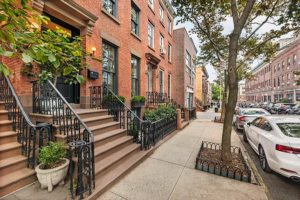 Sold by Leslie J. Garfield | media 3