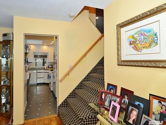 4th image of 64 N Pine St