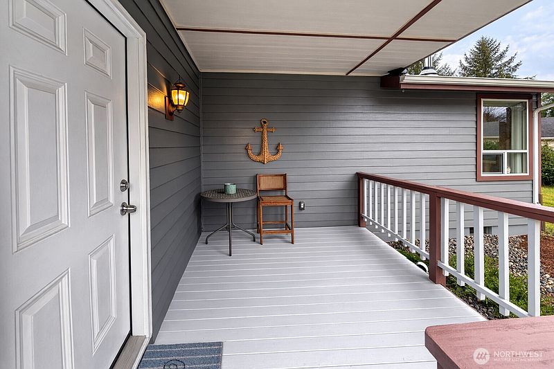 2nd image of 329 Sextans Avenue SW