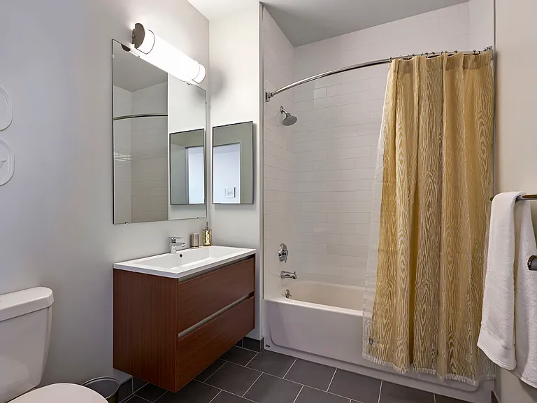 Full Bathroom