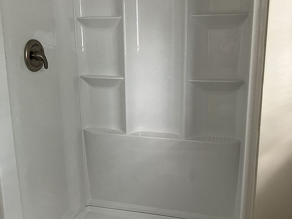 4th image of 327 Rose St
